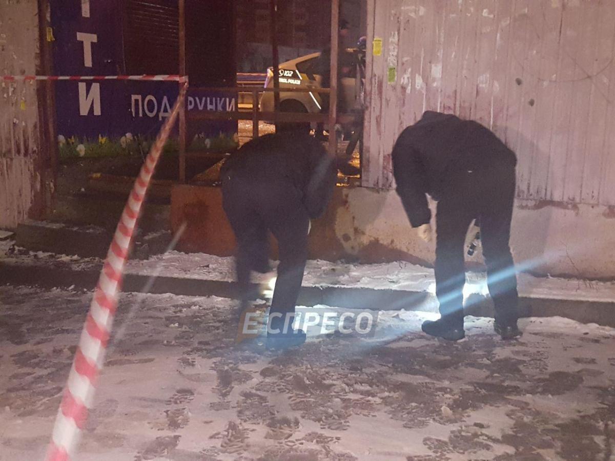 На месте работают сотрудники следственно-оперативной группы и взрывотехники / фото espreso.tv