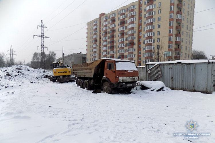 У Тернополі впіймали злодія, який за місяць викрав 10 акумуляторів з вантажівок У Тернополі впіймали злодія, який за місяць викрав 10 акумуляторів з вантажівок