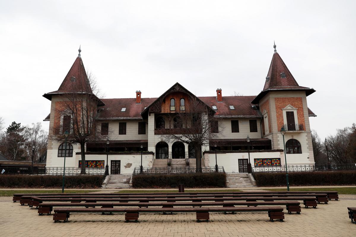 На 8 марта в Венгрию / иллюстрация / REUTERS