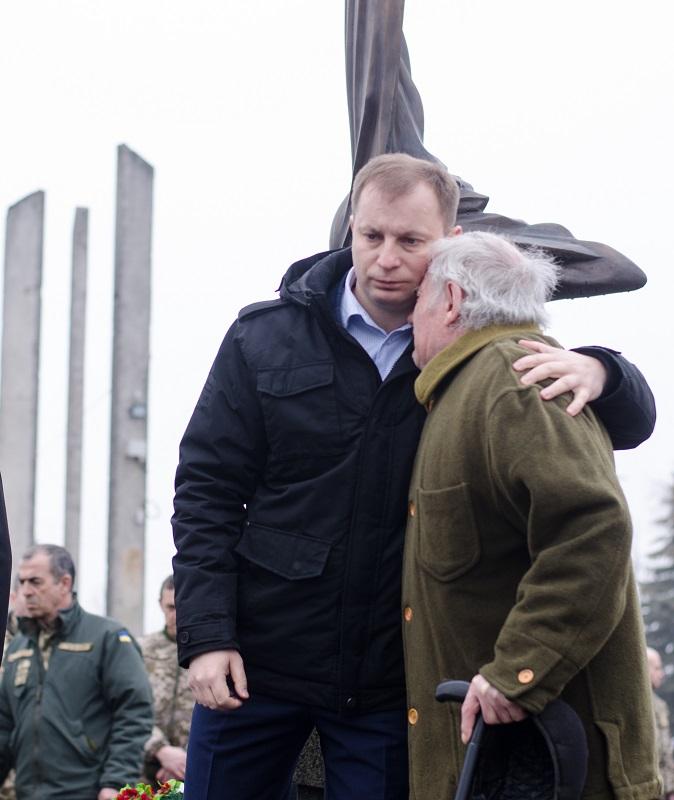 У Тернополі вшанували полеглих в АТО добровольців (фото) У Тернополі вшанували полеглих в АТО добровольців (фото)