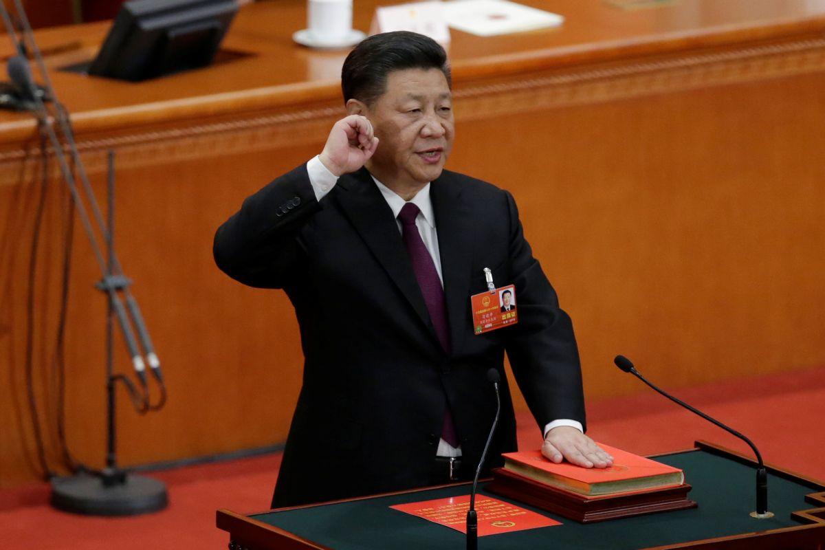 Макрон собирается встретиться с Си Цзиньпинем в апреле / REUTERS