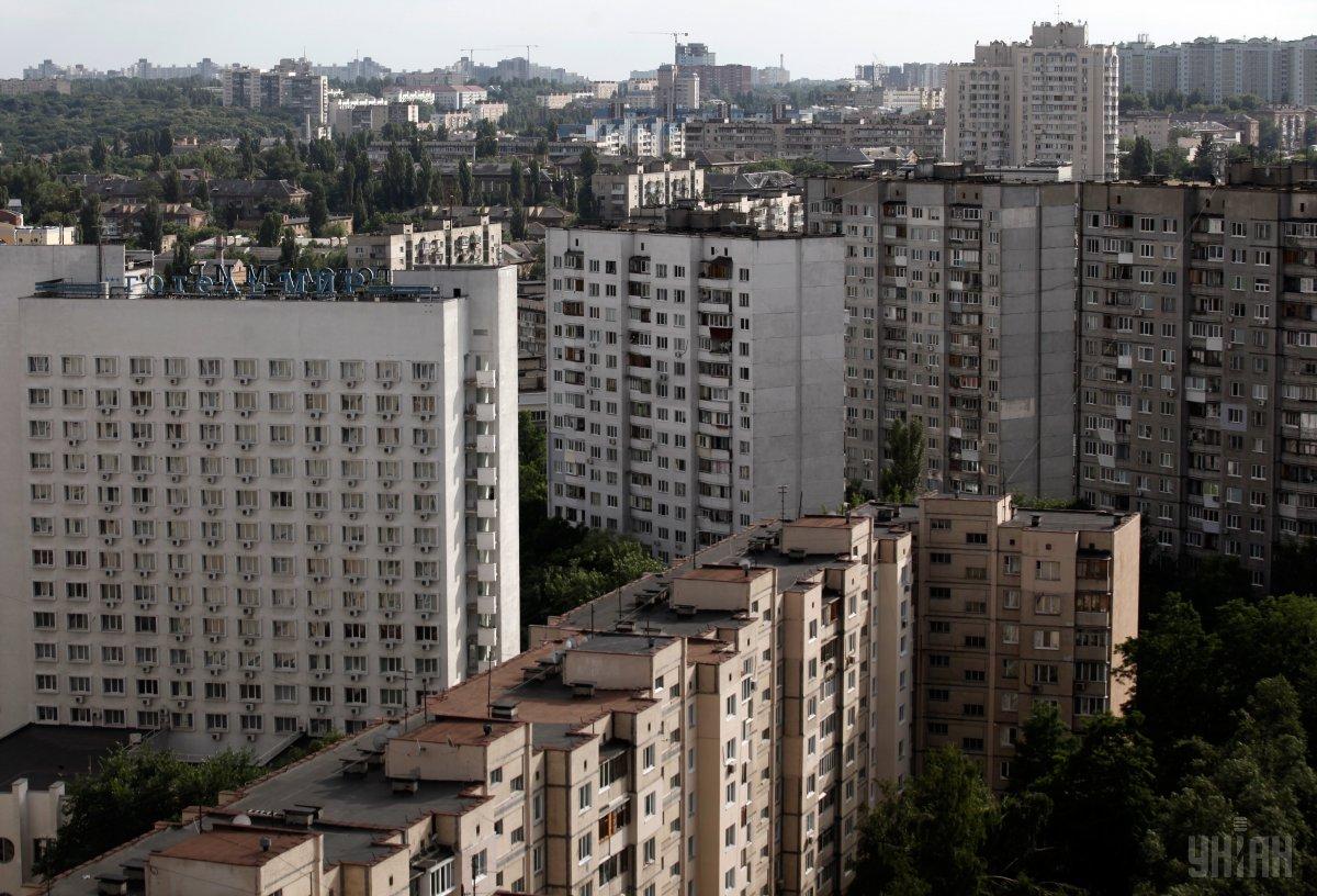Гостиница "Мир" (слева) в Киеве / фото УНИАН Гостиница "Мир" (слева) в Киеве / фото УНИАН