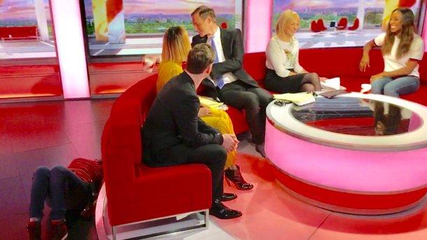 Сотрудница BBC рассмешила зрителей утренней передачи / фото @mrdanwalker Сотрудница BBC рассмешила зрителей утренней передачи / фото @mrdanwalker
