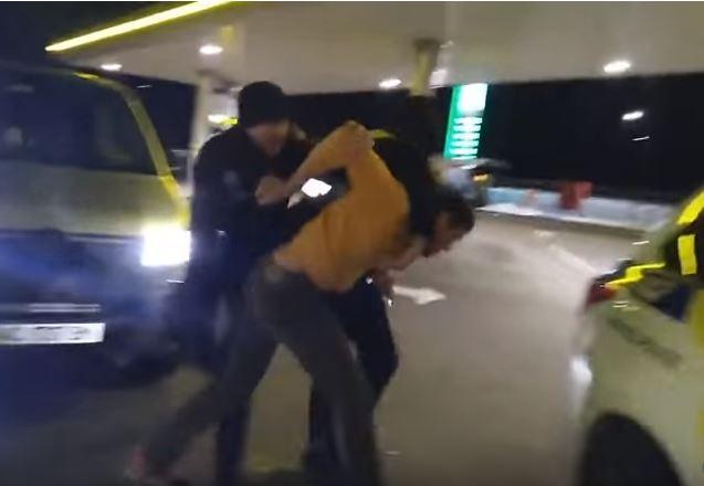 На Волині патрульні спробували затримати водія через зауваження до їх роботи / Скриншот - Youtube, POLICE CONTROL