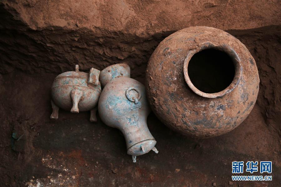 Рідина в глечику могла бути древнім вином або лікером / Фото Xinhua Рідина в глечику могла бути древнім вином або лікером / Фото Xinhua