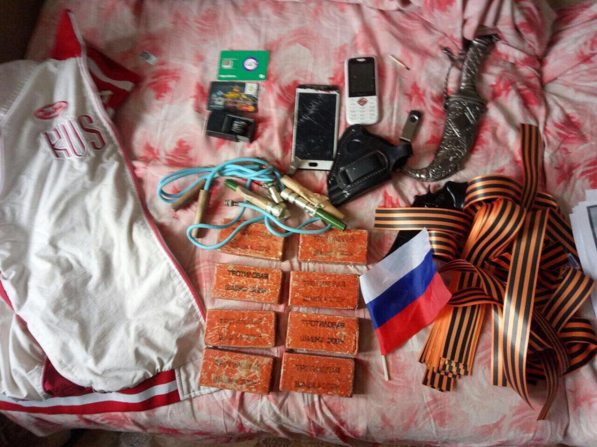 во время обысков обнаружены и изъяты запрещенные предметы / фото ark.gp.gov.ua во время обысков обнаружены и изъяты запрещенные предметы / фото ark.gp.gov.ua