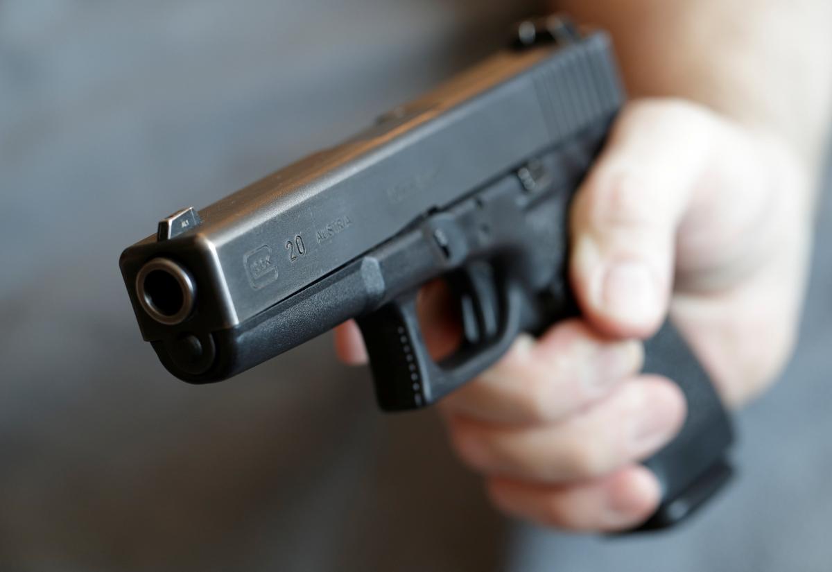 Украине нужен закон о легализации права на оружие для самозащиты / REUTERS
