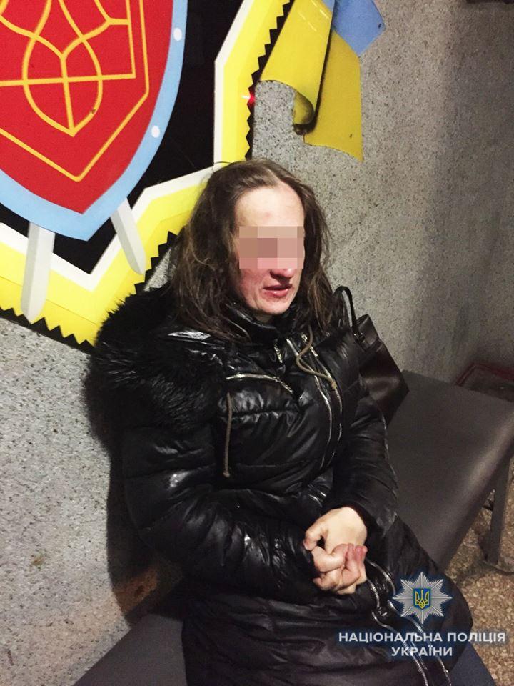 Нетрезвая женщина выбросила с моста в реку собственного ребенка / фото facebook.com/UA.National.Police.Nikolaev Нетрезвая женщина выбросила с моста в реку собственного ребенка / фото facebook.com/UA.National.Police.Nikolaev