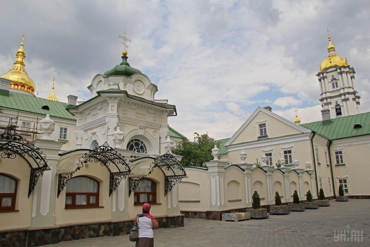 Почаевская лавра на Тернопольщине может выйти из-под контроля УПЦ МП / фото УНИАН