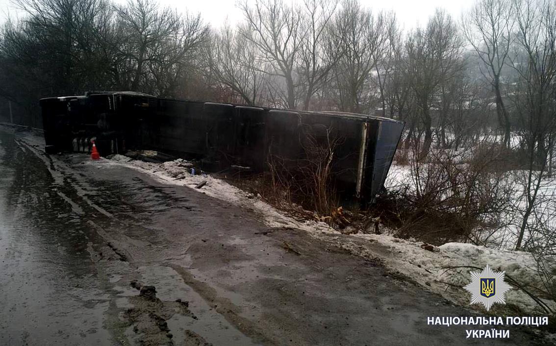 Постраждалих в ДТП немає / фото facebook.com/police.kharkov Постраждалих в ДТП немає / фото facebook.com/police.kharkov