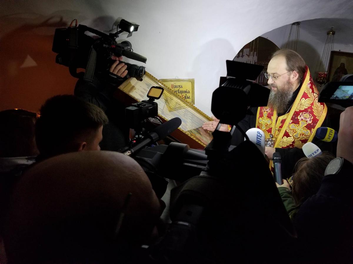 Верующие УПЦ написали уникальную икону новомучеников украинской земли и пройдут с ней Дорогой скорби в Иерусалиме Верующие УПЦ написали уникальную икону новомучеников украинской земли и пройдут с ней Дорогой скорби в Иерусалиме