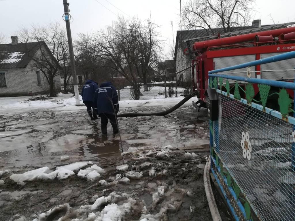 На Волыни затопило пять приусадебных участков / ГСЧС На Волыни затопило пять приусадебных участков / ГСЧС