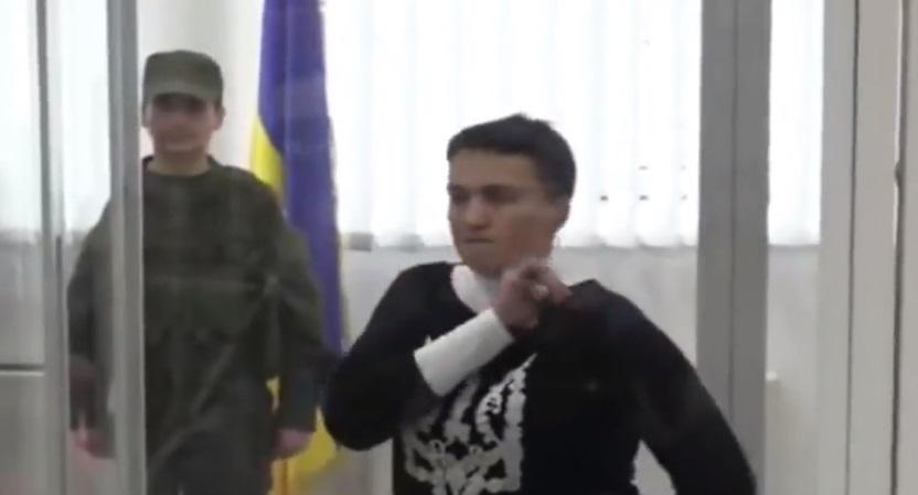 Савченко перебуває у скляному боксі / Скріншот Савченко перебуває у скляному боксі / Скріншот
