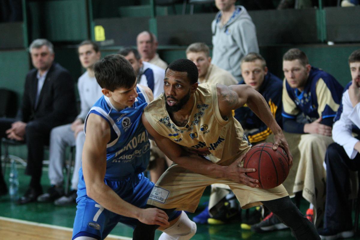 "Будивельник" сенсационно проиграл первый матч плей-офф / fbu.ua