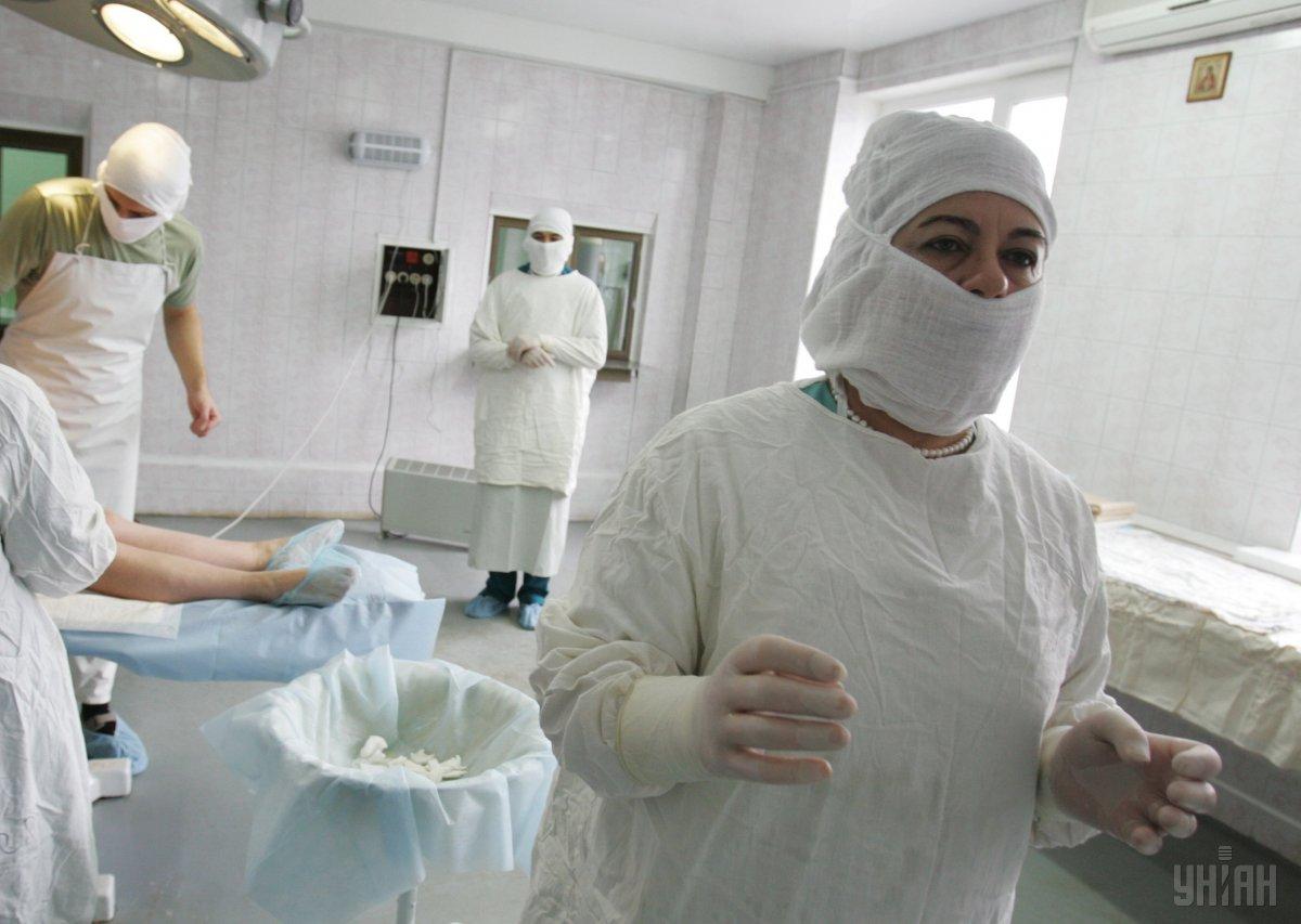 Повышение зарплат медиков обойдется в 7,4 миллиарда гривень / УНИАН