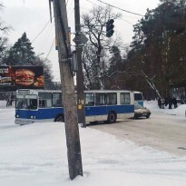 Старый троллейбус едва не убил током мужчину в Полтаве, он находится в реанимации