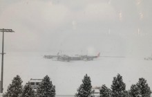 Снігопади в Україні паралізували роботу аеропортів у шістьох містах