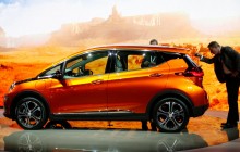 Не знав, як керувати: у США злочинець-невдаха не зміг викрасти електрокар