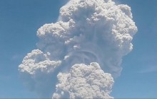 В Японии началось извержение вулкана Симмоэ