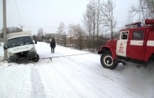 На Житомирщине спасатели оказывали помощь водителю автомобиля, который попал в кювет
