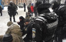 Жгли шины, есть раненые: возле палаточного городка под ВР произошли стычки между полицией и протестующими (фото, видео)