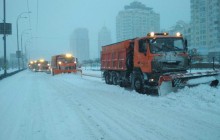 199 одиниць спецтехніки та 29 бригад "Київавтодору" з ночі обробляли дороги посипальними матеріалами