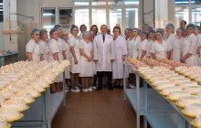 "Порода - низькоросла ватнозалежна": у мережі висміяли фото Путіна з жінками