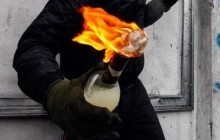 Поліція завадила нардепу Левченку кинути в комунальників коктейль Молотова