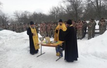 На Сумщине священники благословили военных перед отправкой в зону АТО