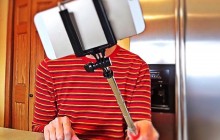 Феномен самолюбования: чем могут быть опасны детские селфи