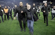 Російський бізнесмен, власник клубу ПАОК Саввіді вибіг на поле зі зброєю в чемпіонаті Греції