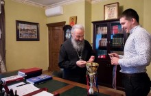 Переможець міжнародних змагань з гирьового спорту розповів Предстоятелю УПЦ про те, як здобув першість в Америці