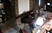 З України депортували 19-річного поляка, який в каміні ресторану на Тернопільщині спалив український герб (фото)