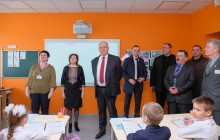 Юрий Голик показал образцовую школу на Днепропетровщине