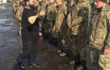 Священик Білоцерківської єпархії УПЦ благословив військовослужбовців на проходження служби