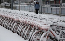 Снегопад нарушил движение транспорта на северо-востоке Китае