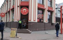 В ресторані на Подолі у Києві загинув чоловік: свідки кажуть про поранення у шию (відео)