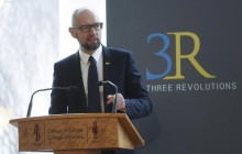 Яценюк у Варшаві про українсько-польські відносини: не можемо жити тільки історією, маємо жити майбутнім і творити це майбутнє
