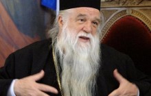 Грецький суд виправдав митрополита Калавритського, який висловлювався проти гомосексуальних відносин
