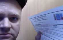 Російський гуморист влаштував акцію "піпл хаває" - з'їв свій бюлетень (відео)