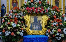 У Вінницькій області тисячі православних урочисто вшанували чудотворну ікону Богородиці (відео)