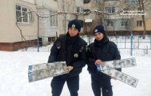 У Тернополі патрульні знайшли знаки закордонної реєстрації, за які зловмисники вимагали у водіїв викуп