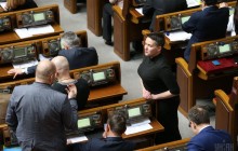 Савченко ознайомили із клопотанням щодо запобіжного заходу: зараз її допитують