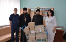 Священики Херсонської єпархії УПЦ передали медикаменти пацієнтам Херсонської дитячої обласної лікарні