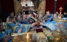 У свято Похвали Богородиці митрополит Онуфрій очолив богослужіння у Києво-Печерській лаврі (відео)