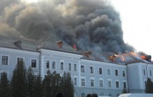 На Львівщині горіла історична будівля колегіуму єзуїтів (фото, відео)