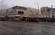 В российском Кемерово горит торговый центр, пострадали дети (видео)