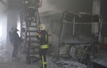 У Миколаєві згоріло тролейбусне депо: постраждала жінка-водій (фото)