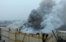 В здании сгоревшего ТРЦ в Кемерово обрушилась крыша