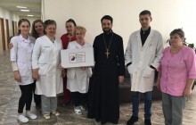 Столичний храм УПЦ передав лікарні фізіотерапевтичний апарат
